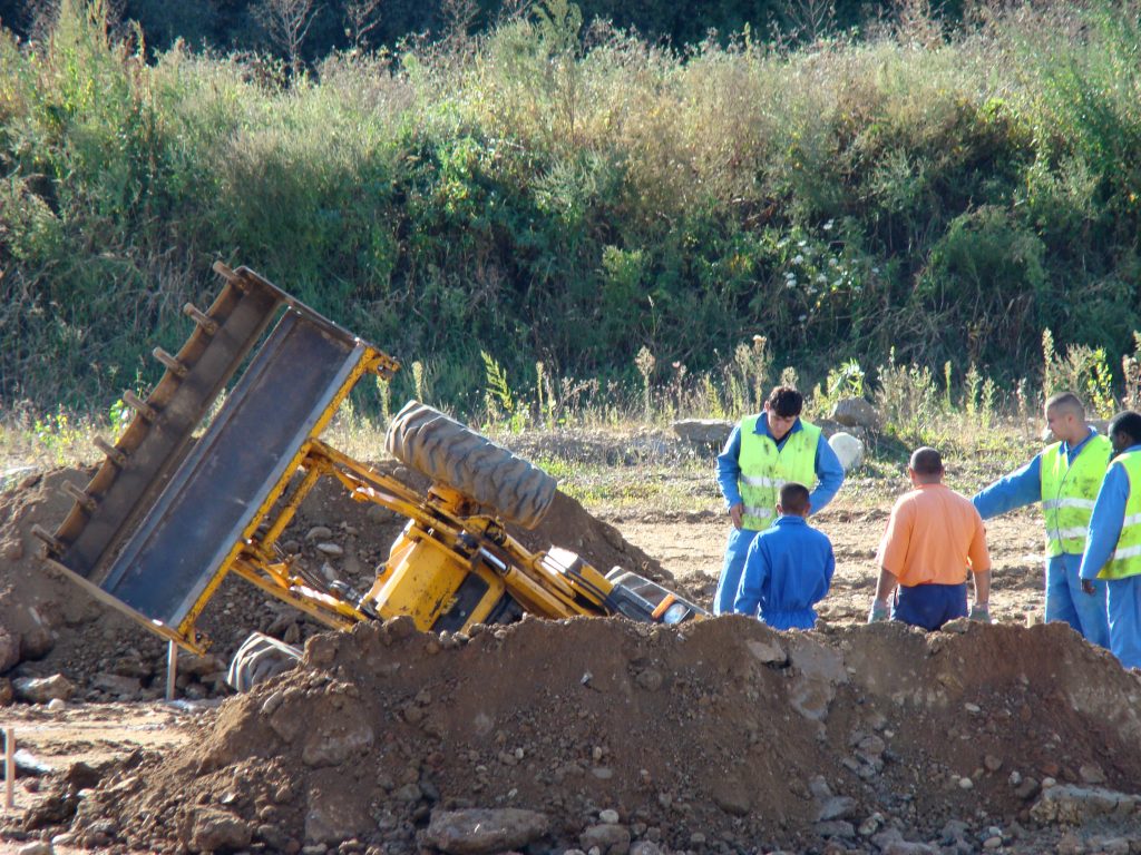 Onsite accident with vehicle and staff - avoid undesirable event with fleet management software Traxxeo